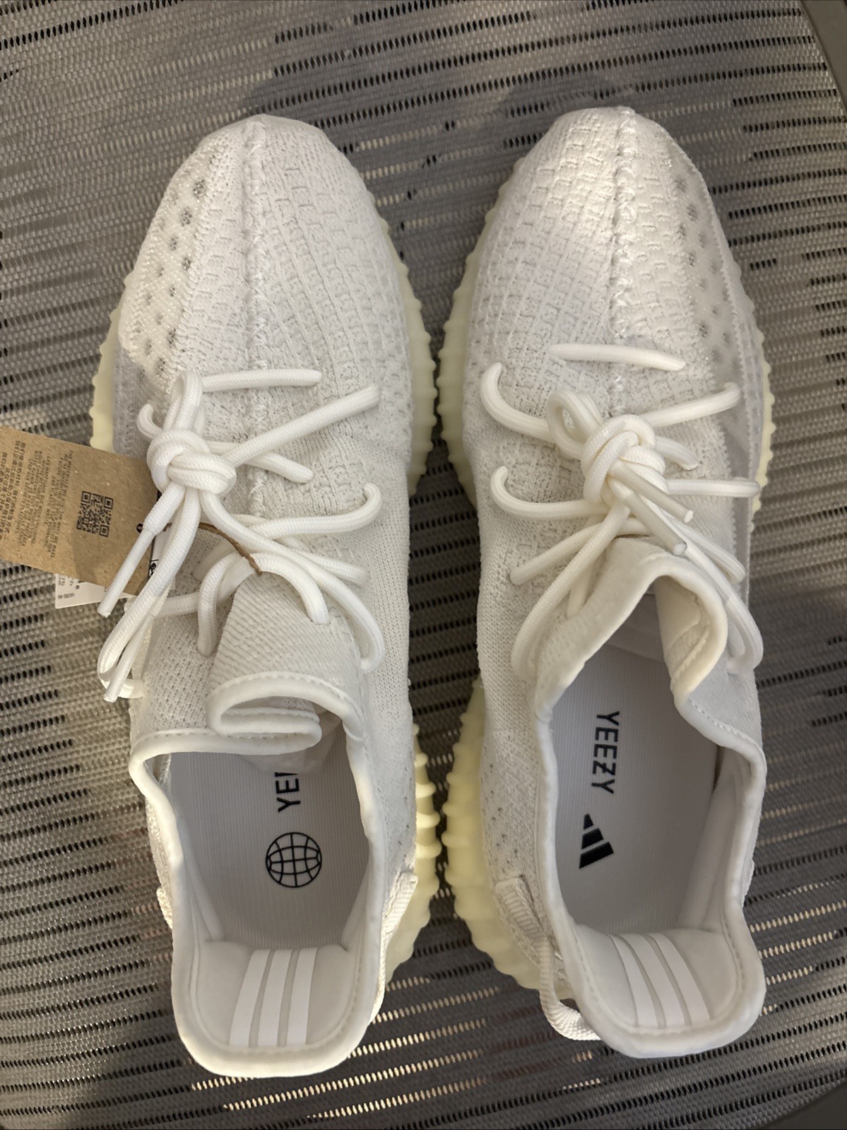 Size 10.5 – Adidas Yeezy Boost 350 V2 Low Bone – New in a Box – Buy It Now