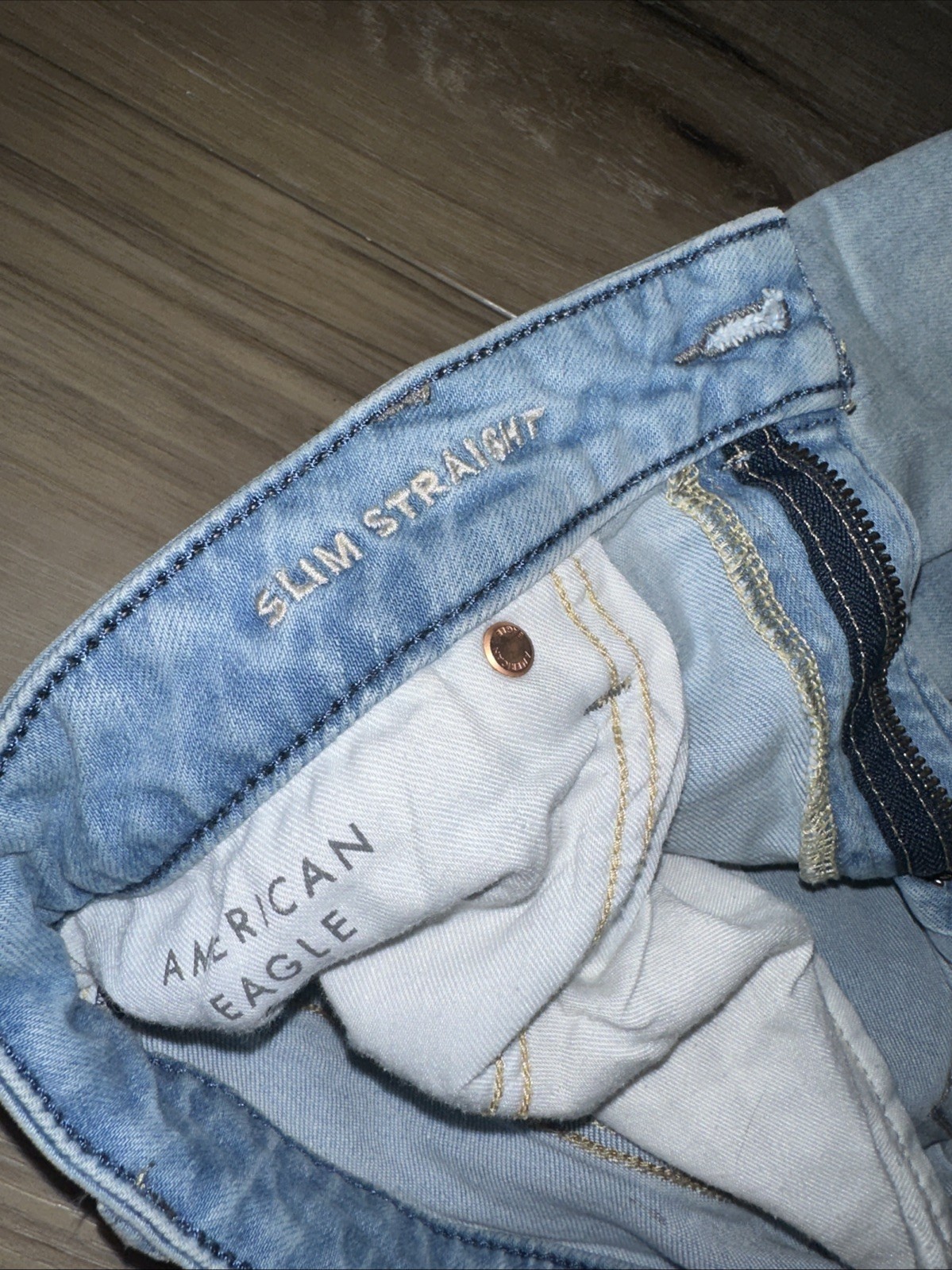 American Eagle Men’s Light Wash Blue Denim Airflex + Slim Straight Jeans 36 x 32
