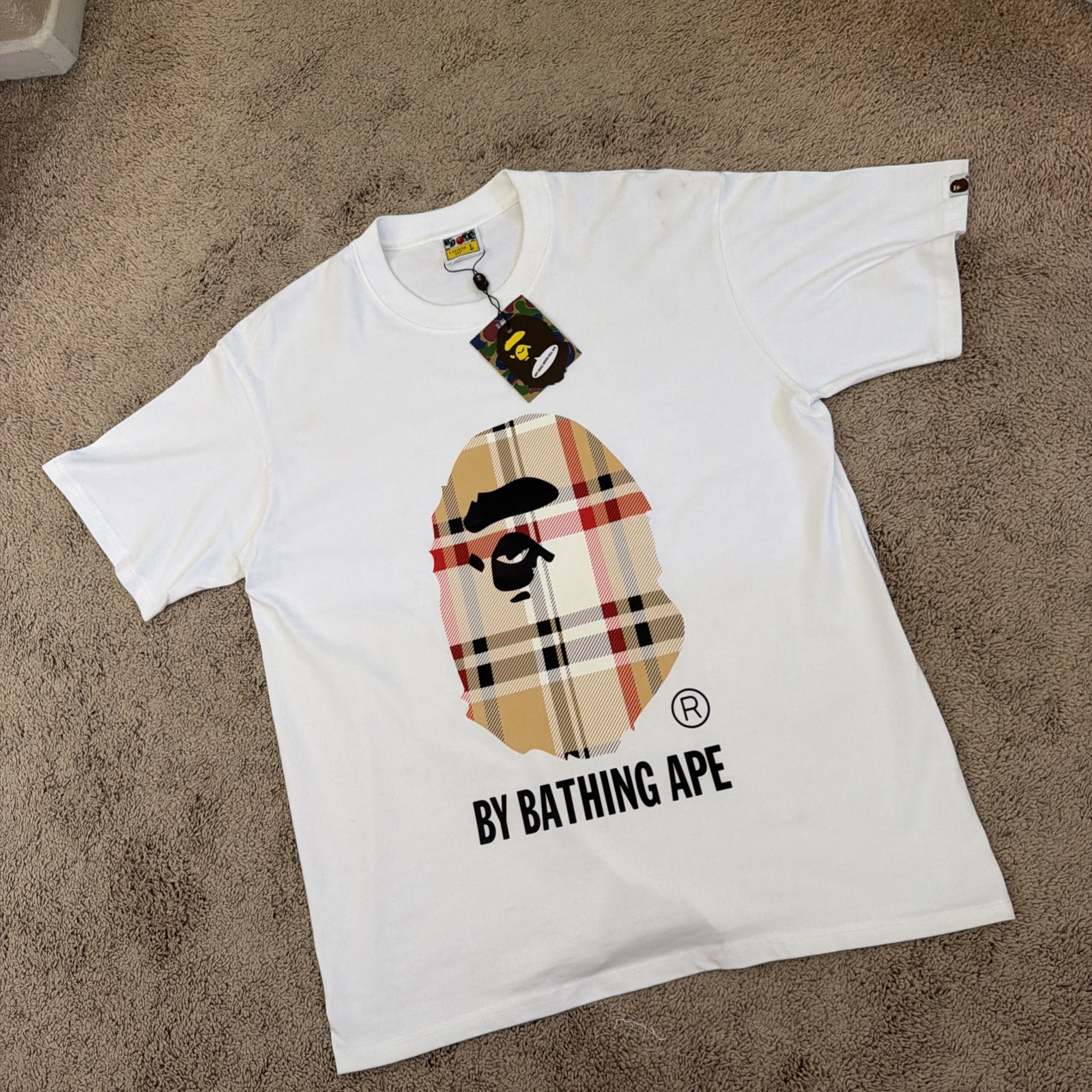 A Bathing Ape Men’s White Cotton Graphic Logo Ape T-Shirt Crew Neck Size L