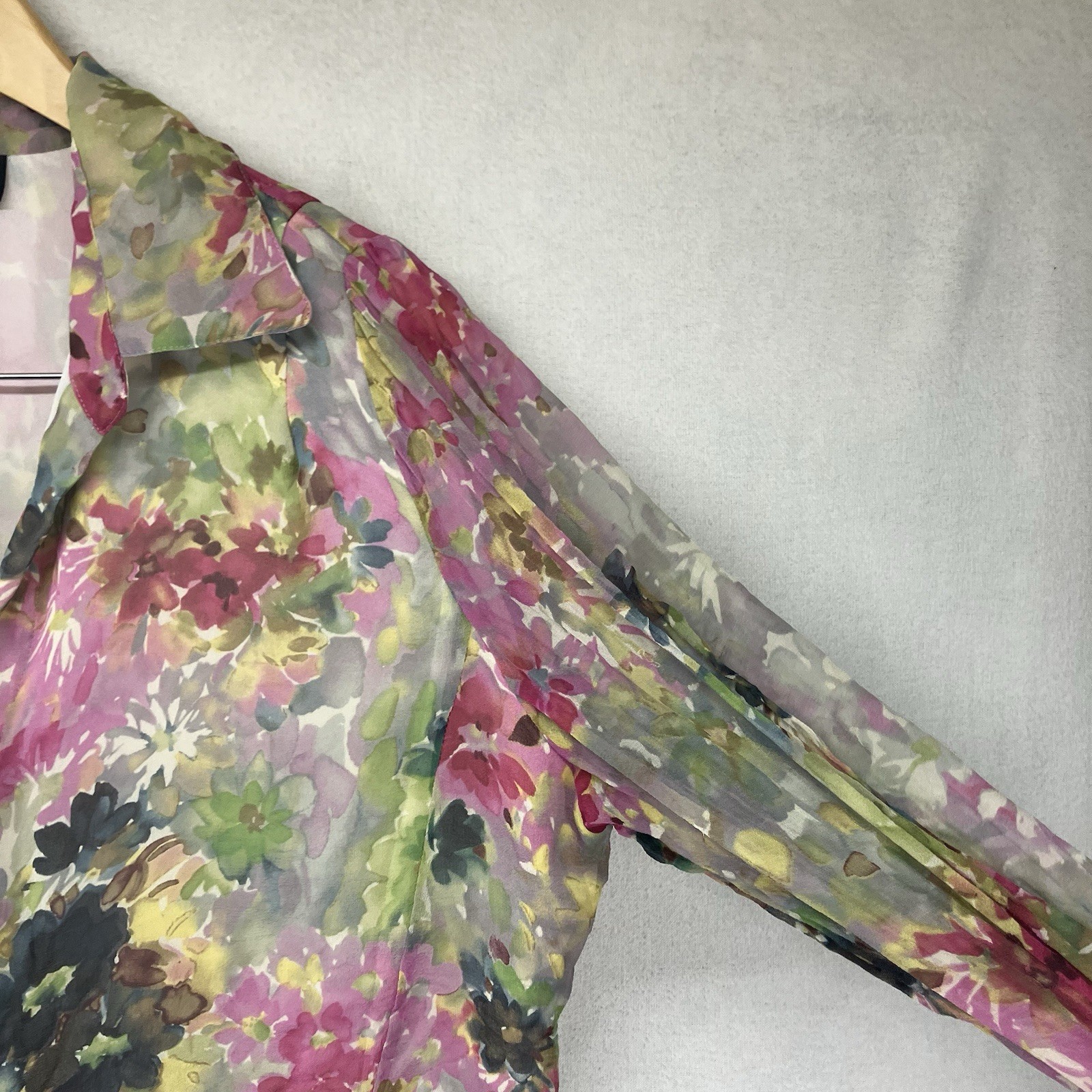 Women’s All Silk Blouse Sz 16 Multicolor Watercolor Floral Abstract Button Down