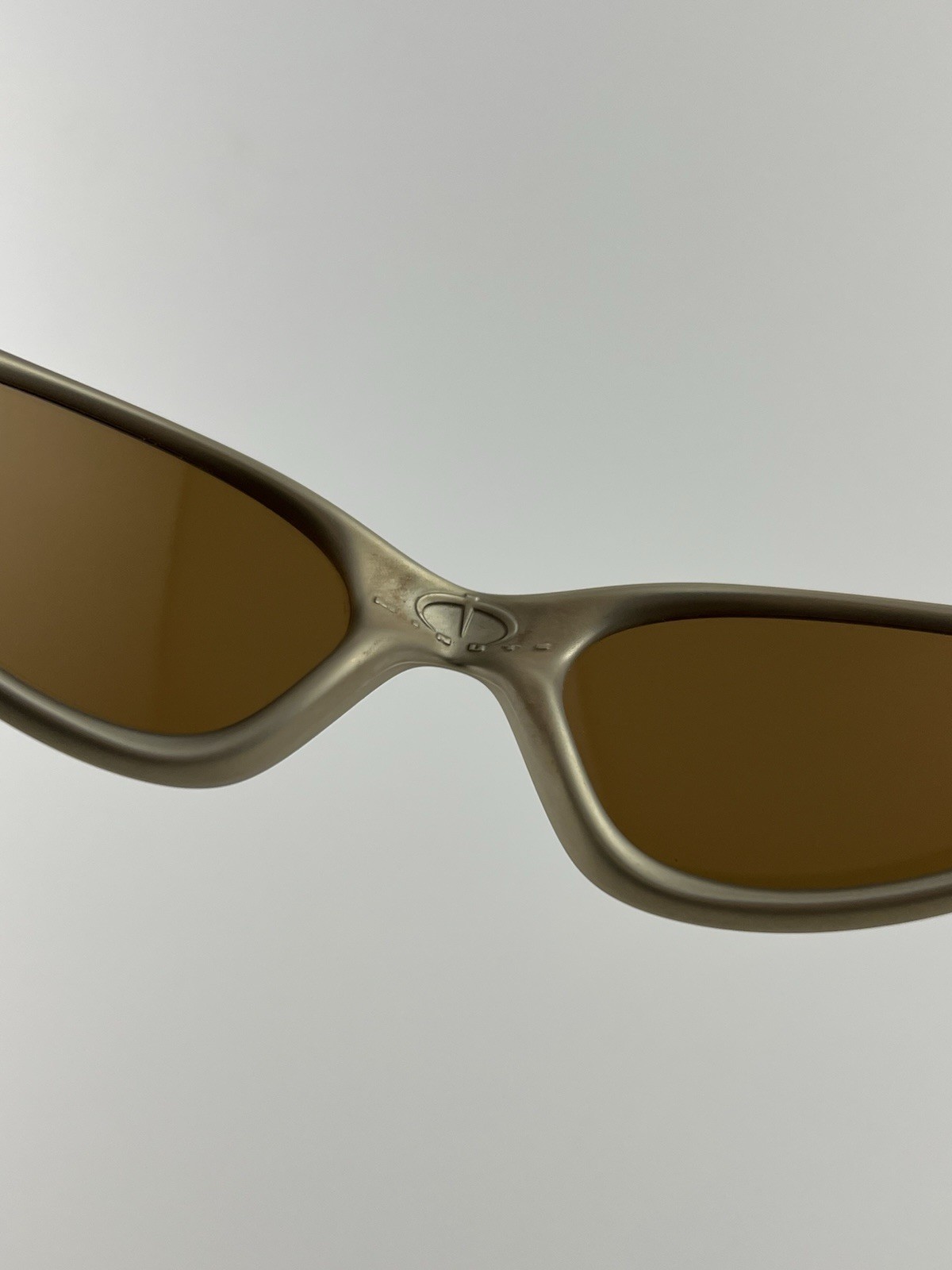 Oakley Minute 1.0 FMJ Platinum Frame Gold Iridium Lens Rootbeer Ear 04-082 XX