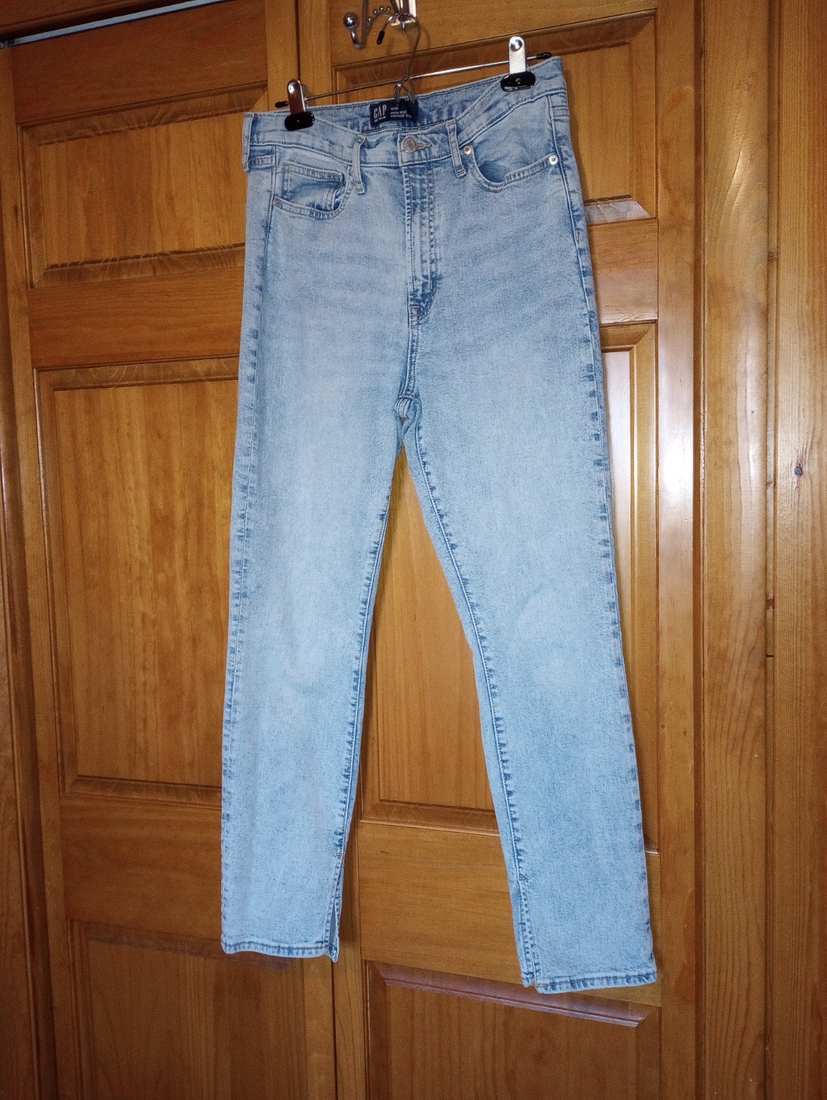 Gap Denim “Vintage” Look Jeans 5″ Ankle Slit Womens 31″ waist, 12″ rise, Lt Wash