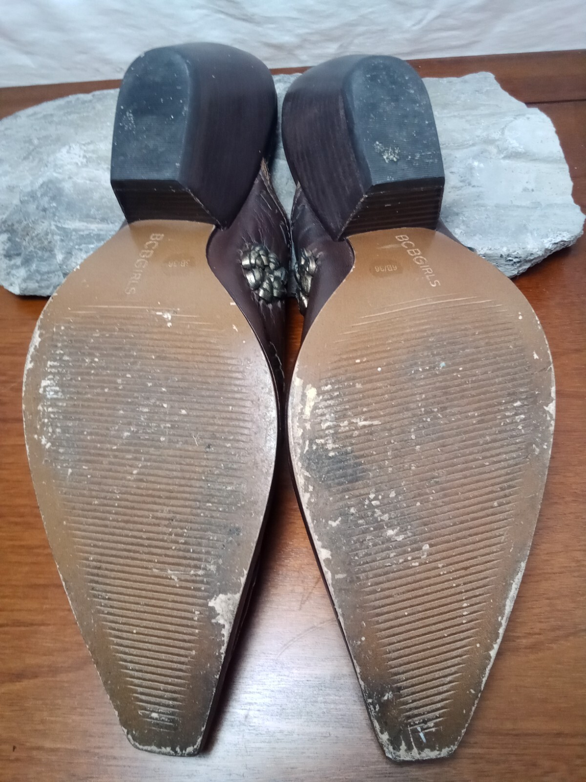 BCBG Women’s Sz. 6 B / 2.25 in Block Mule Witch Clogs thick soft leather