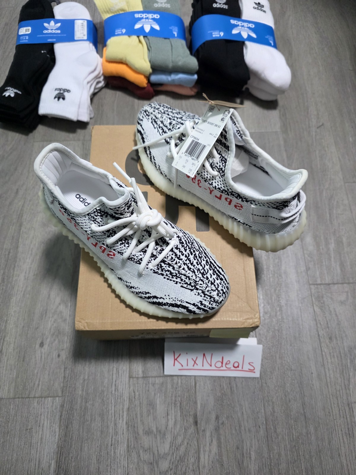 Authentic Adidas Yeezy Boost 350 V2 Zebra (CP9654) Size 6 YZY RNR Wave 500 700