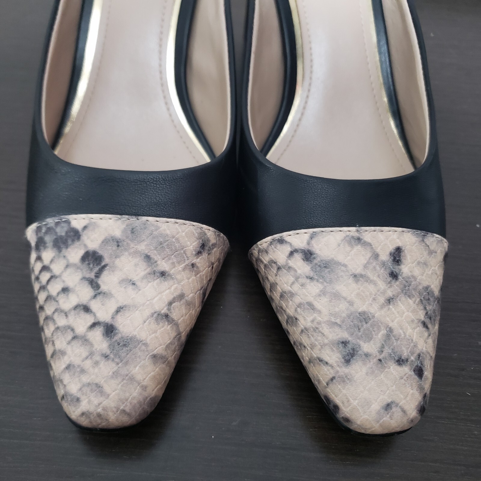 White House Black Market Black/Beige Snake pattern Leather Cap Toe Mules 6,5M