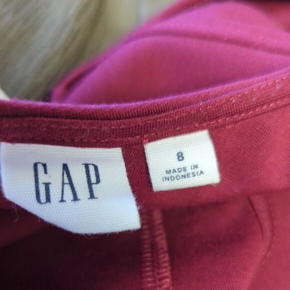 00137 Gap Ruffle Hem Dress Red Size 8 preppy Business casual party cocktail