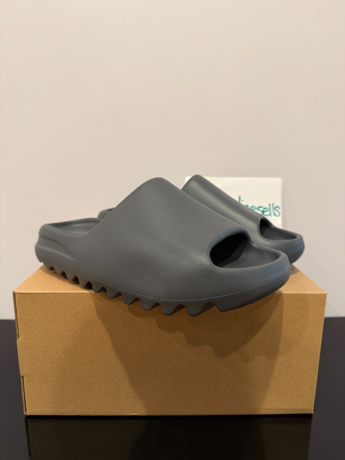 Adidas Yeezy Slide Slate Grey Size 9 (100% Authentic) ID2350