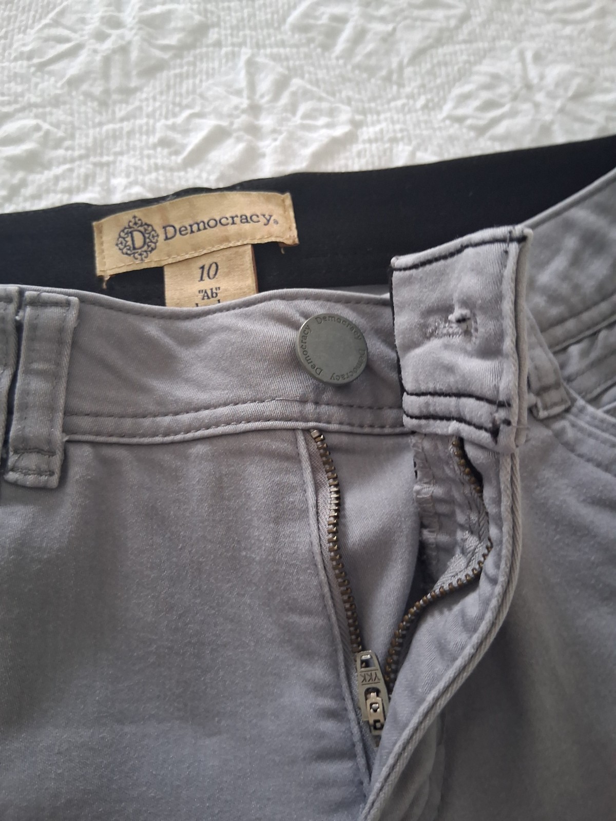 Democracy AB Technology Skinny Jeans Women’s Size 10 Light Grey Stretch Pants