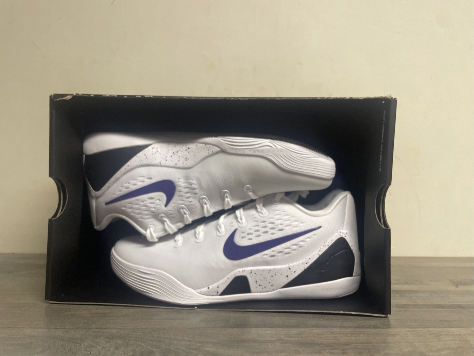 Nike Kobe 9 Elite Low EM Protro White Court Purple IH1401-100 Men’s Size 8 NEW