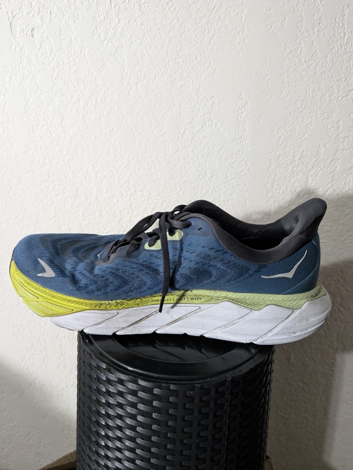HOKA One One Arahi 6 Men’s Low Top Lace-Up Running Sneakers Blue Green W
