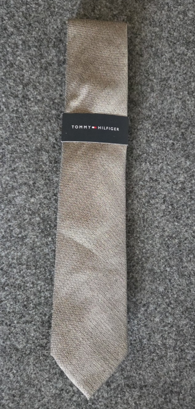 Tommy Hilfiger Men’s Magnus Solid Tie Taupe 3-1/8″ Polyester, silk Imported NWT