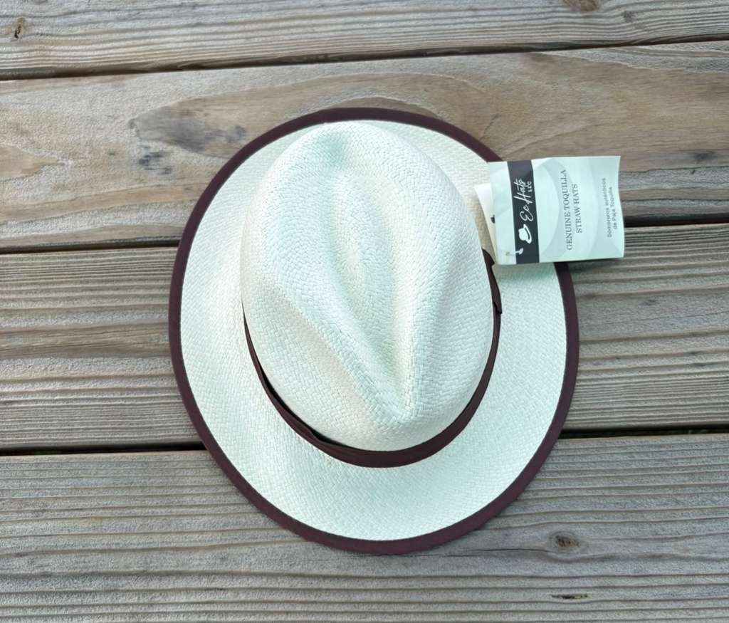 Sombrero “Panama hat” Ecuador 100% paja toquilla, hecho a mano, tipo fedora.