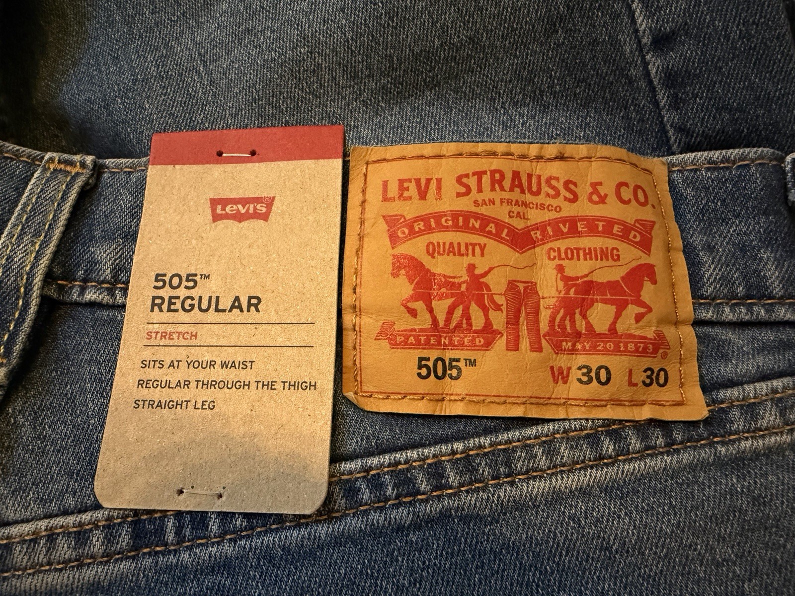 NWT Levi’s 505 Regular Fit Jeans Men’s 30×30 Medium Wash Classic Straight Leg