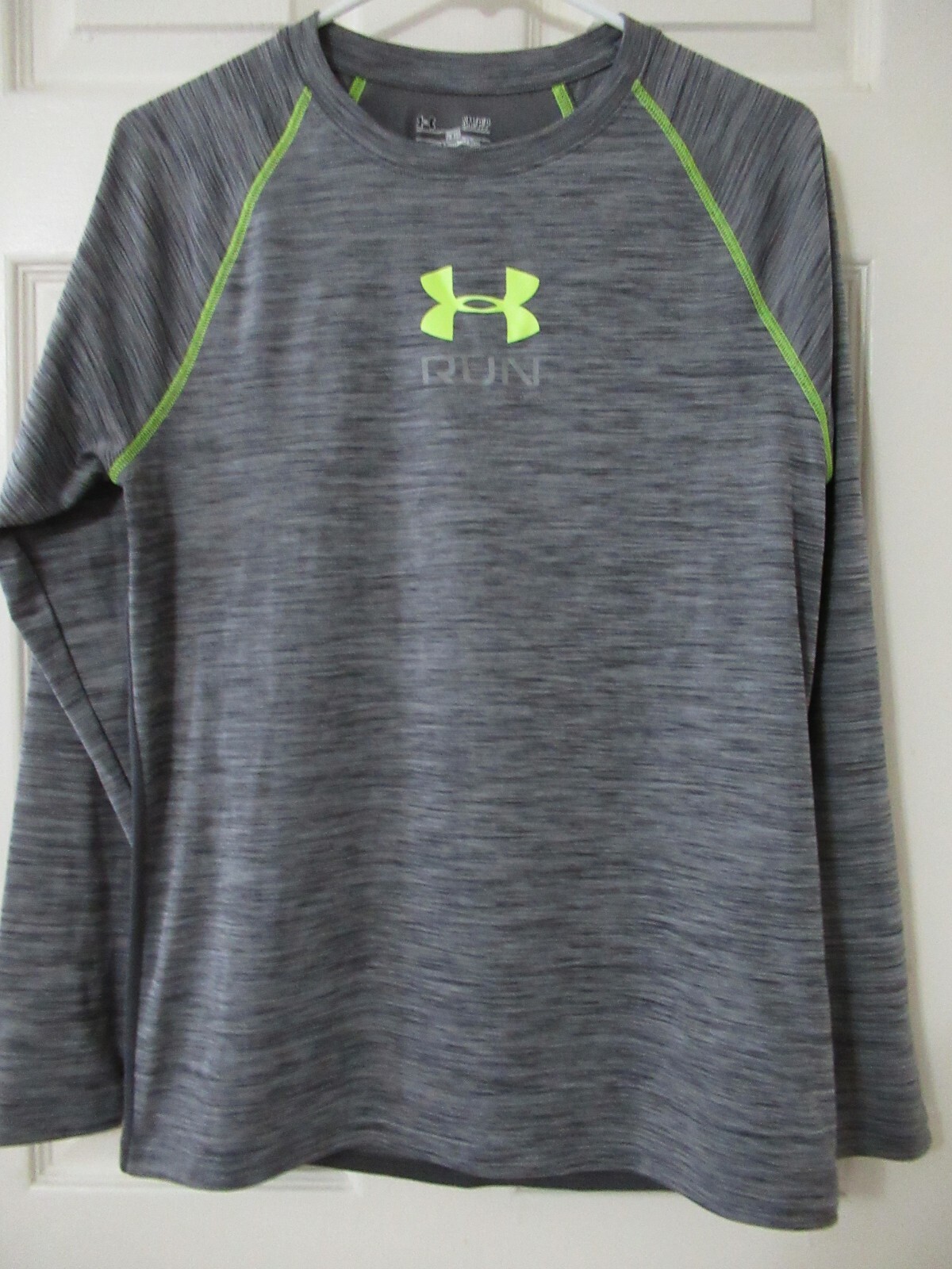 Under Armour Run Heatgear Fitted Long Sleeve Mens S Small Gray Green EUC
