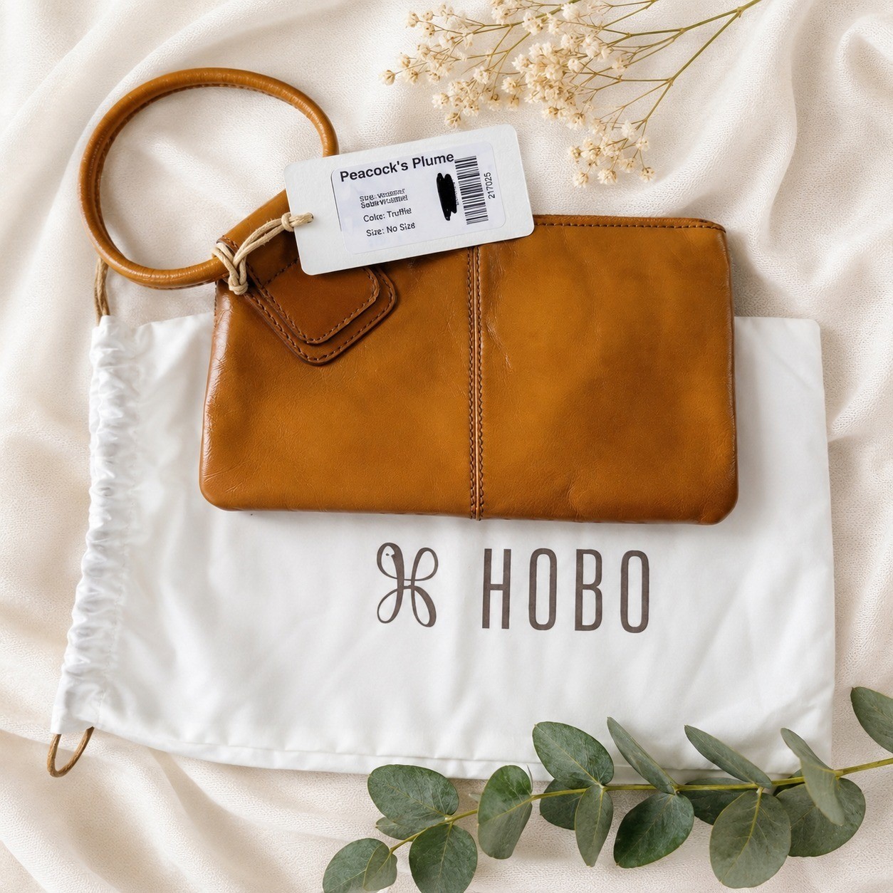 New HOBO Sable Clutch Women Truffle Brown Leather Circular Wristlet Quiet Luxury