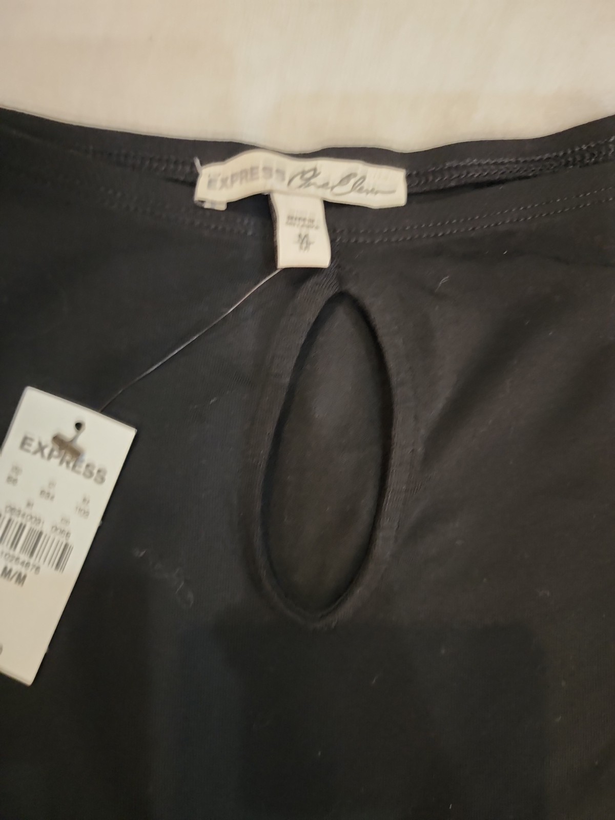 Express one Eleven Black M Siri Lanka RN 55285 95% Cotton 5% Spandex Cuello Boat