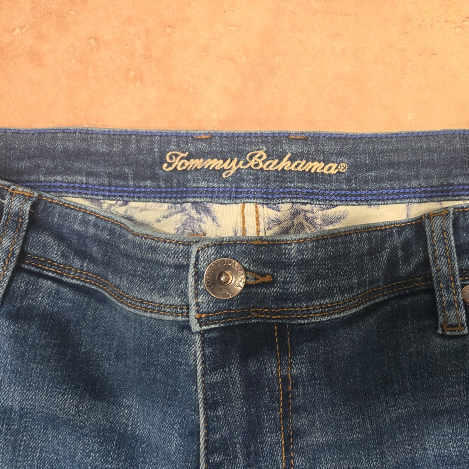 Tommy Bahama Men’s Classic Fit Jeans 42×30 Indigo Wash