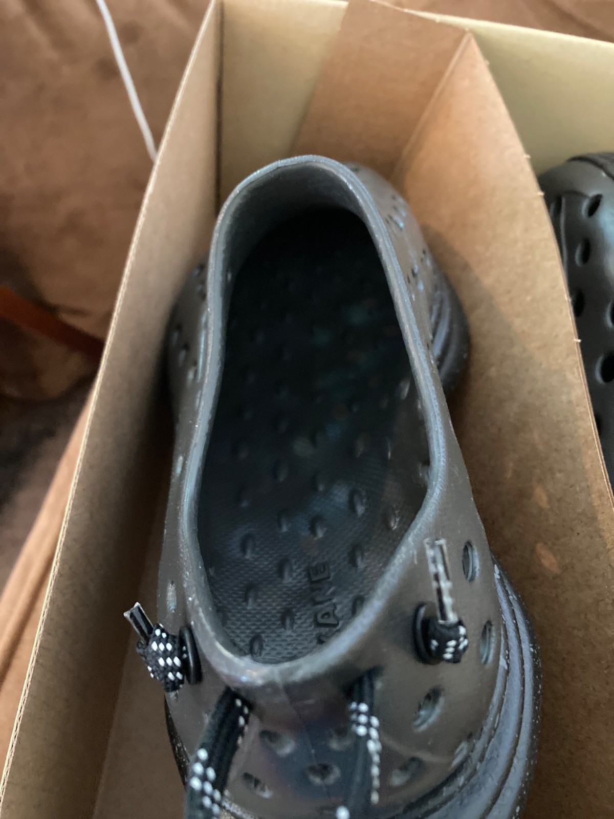 BRAND NEW! Kane Revive m8 w10 charcoal black speckle foam slip-on.