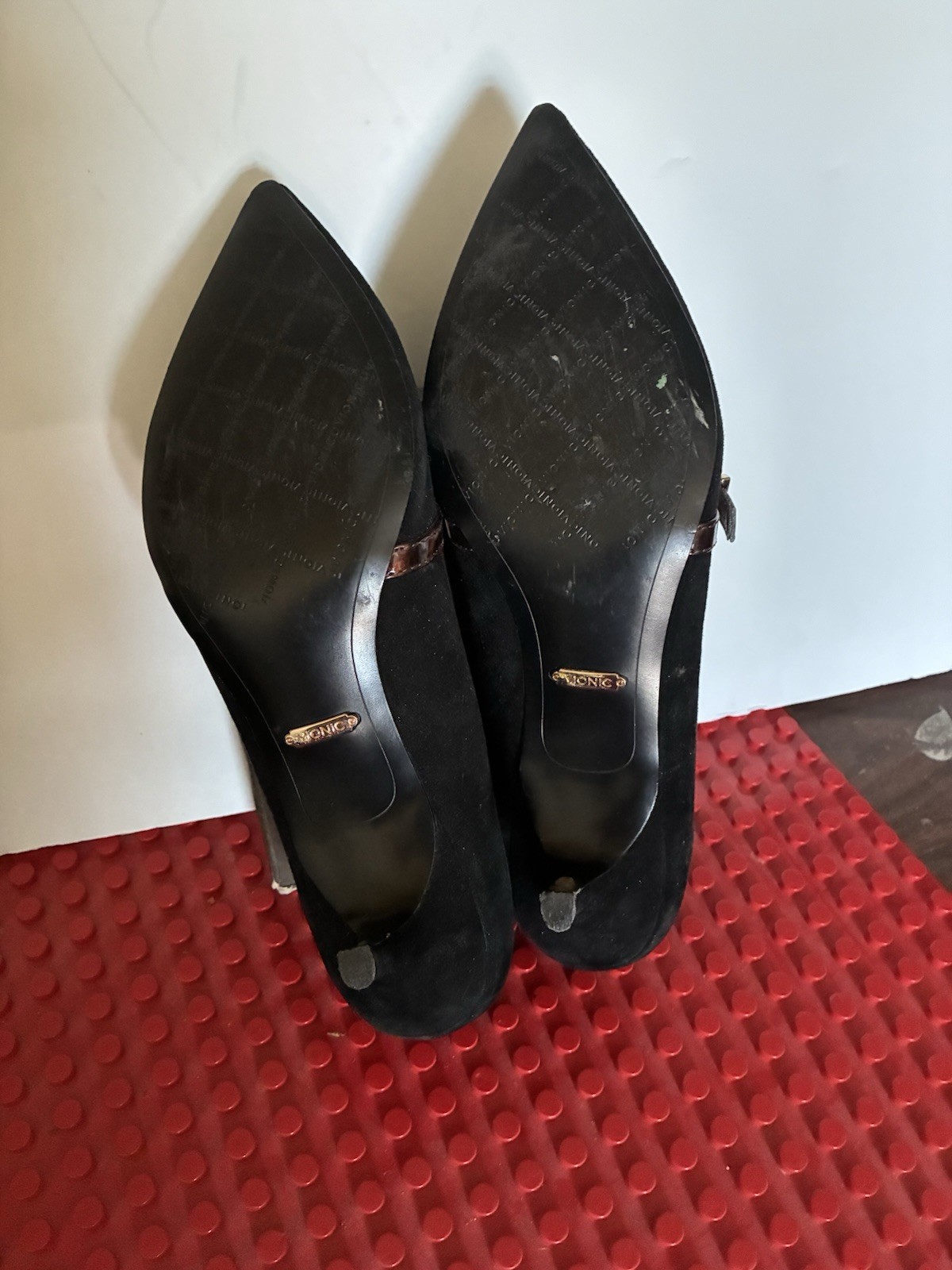 Vionic Women’s Black Suede Pointed Toe Mary Jane Pumps Buckle Strap Size 9