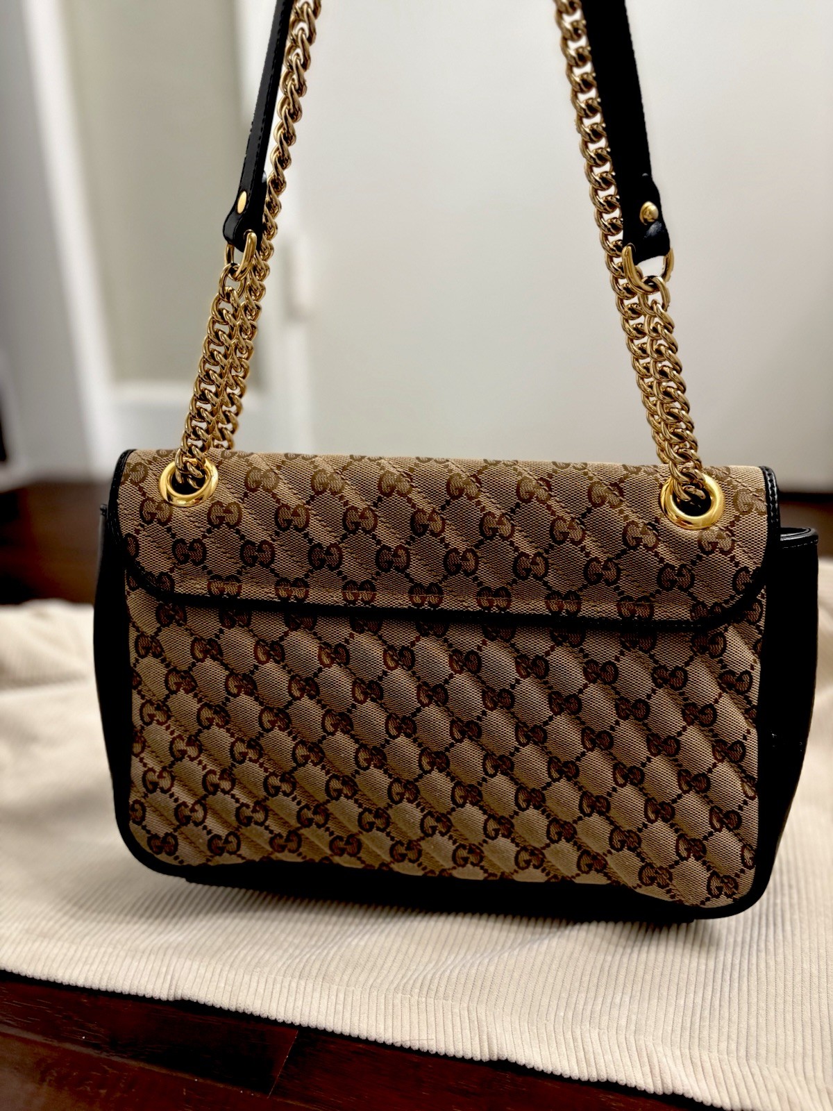 Gucci GG Marmont medium shoulder bag