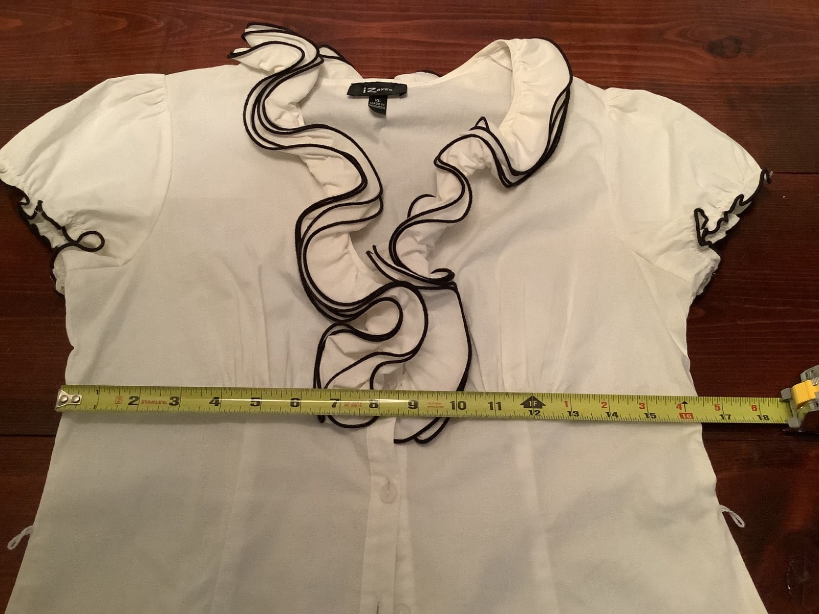 Women’s iZByer White with Black Trim Ruffle Fitted Button Up Top, Size XL