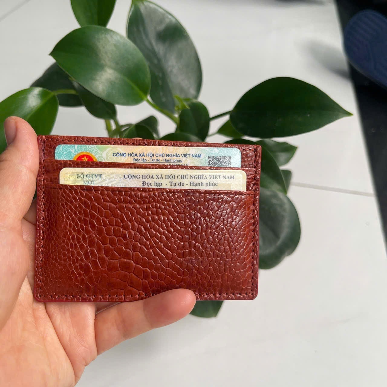 BrownGENUINE OSTRICH LEATHER SKIN CREDIT CARD HOLDER/ WALLET CARD HOLDER FOR MEN