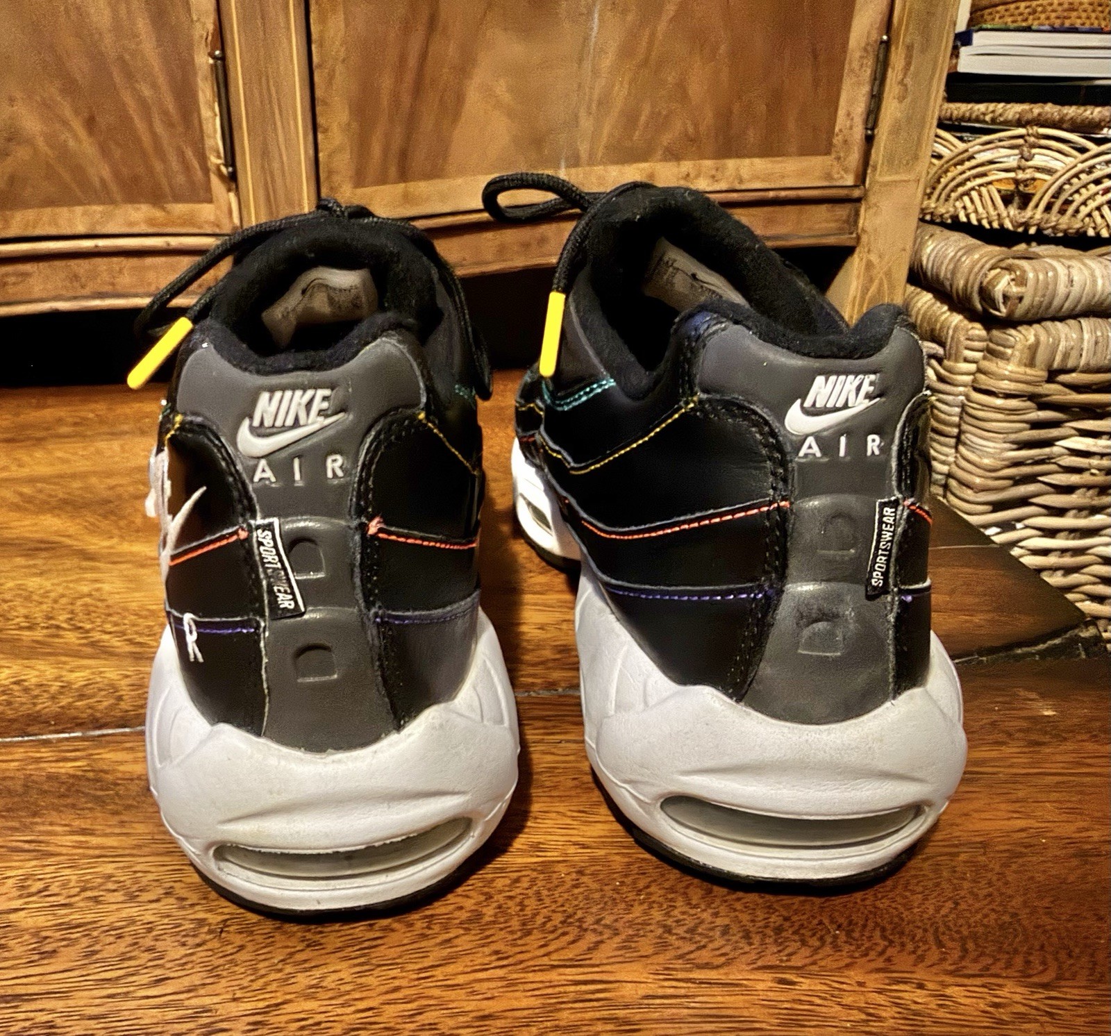 Nike Air Max 95 Se Windbreaker Black-Flash Crimson Sz 11 [AJ2018-023]