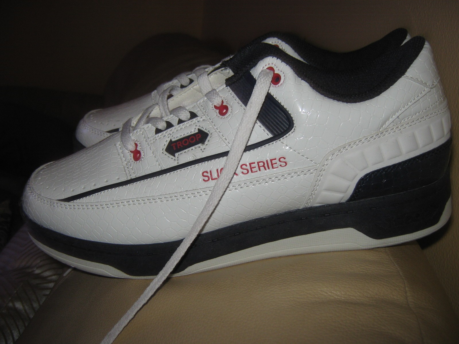 Troop sneakers slick series size 11 NEW
