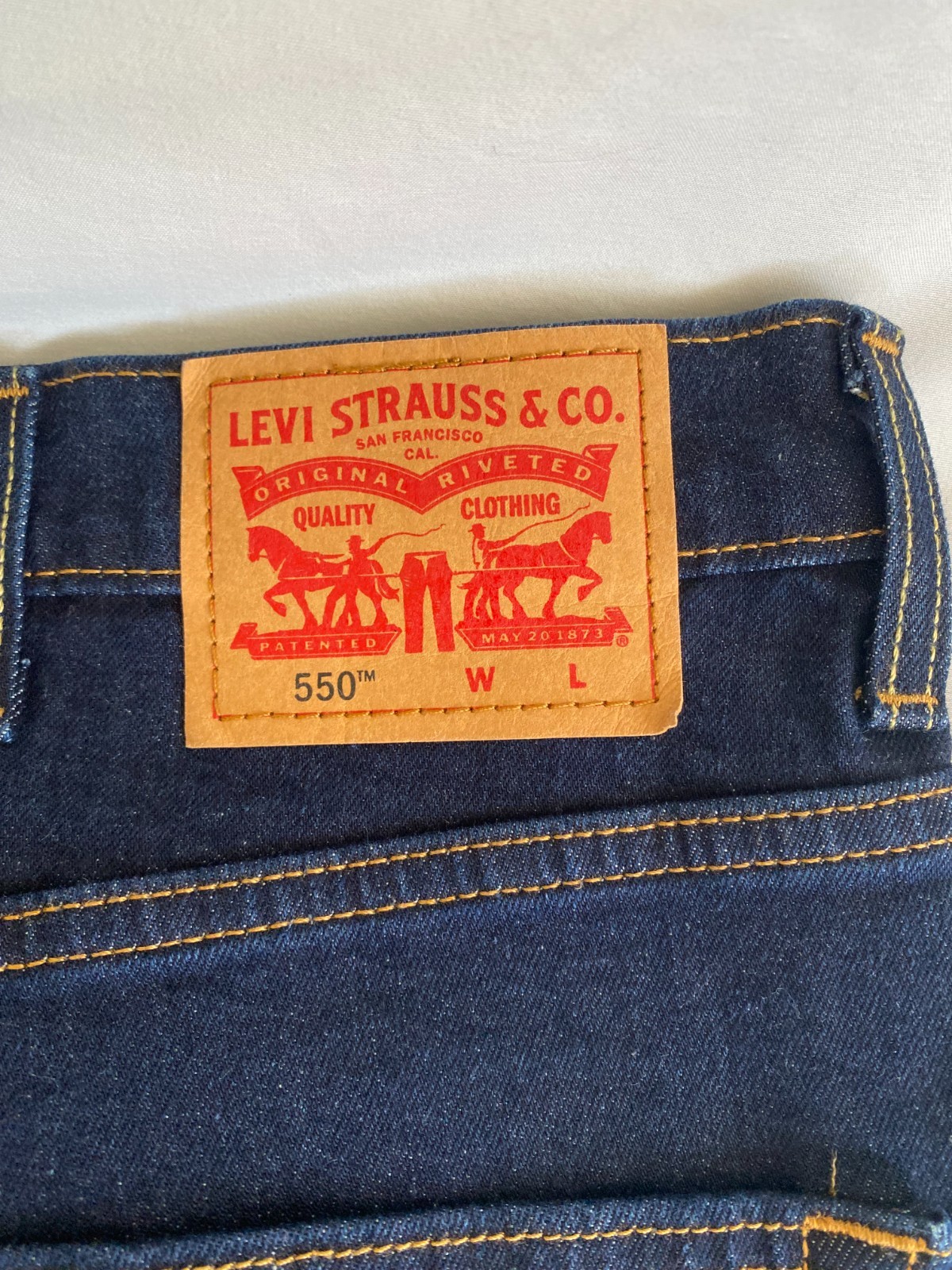 NWT $70 LEVI’S 550 Relaxed Fit Mens Blue Jeans Stretch Sits At Your Waist 48X29