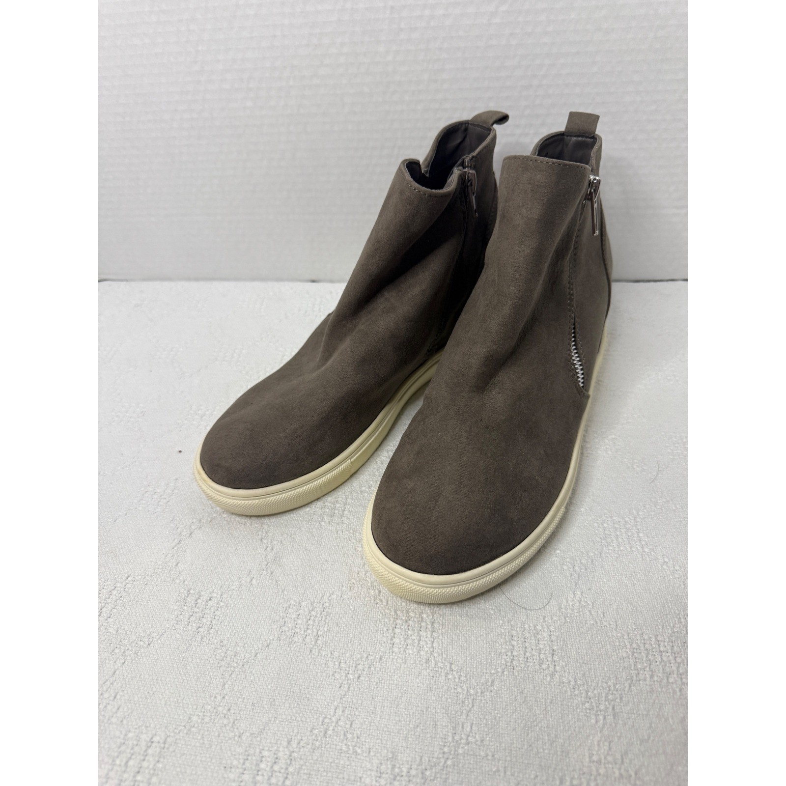 Madden Girl Piper Ankle Boots Wedge Heel Side Zip Taupe Suede Size 9.5
