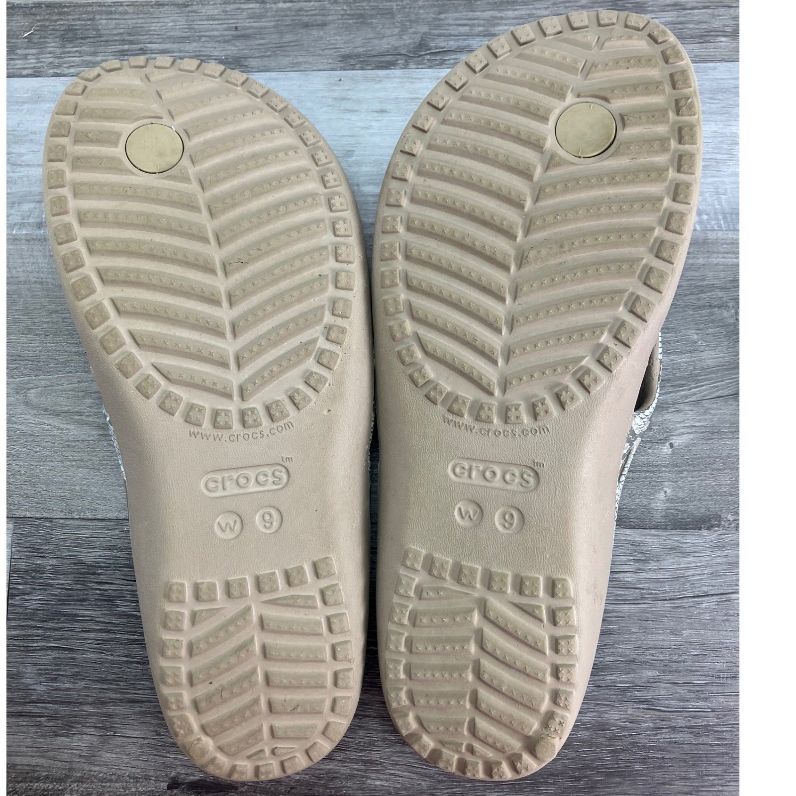 Crocs Kadee II Flip Flops Womens 9 Tan Snakeskin Print Thong Sandals 205075