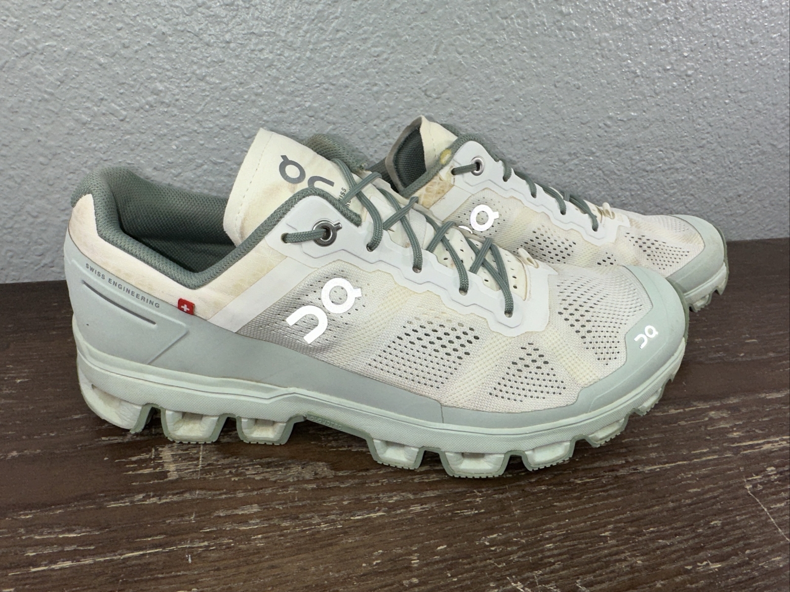 OnCloudventure Trail Running Shoe – Women’s Size 10 (White/Moss)