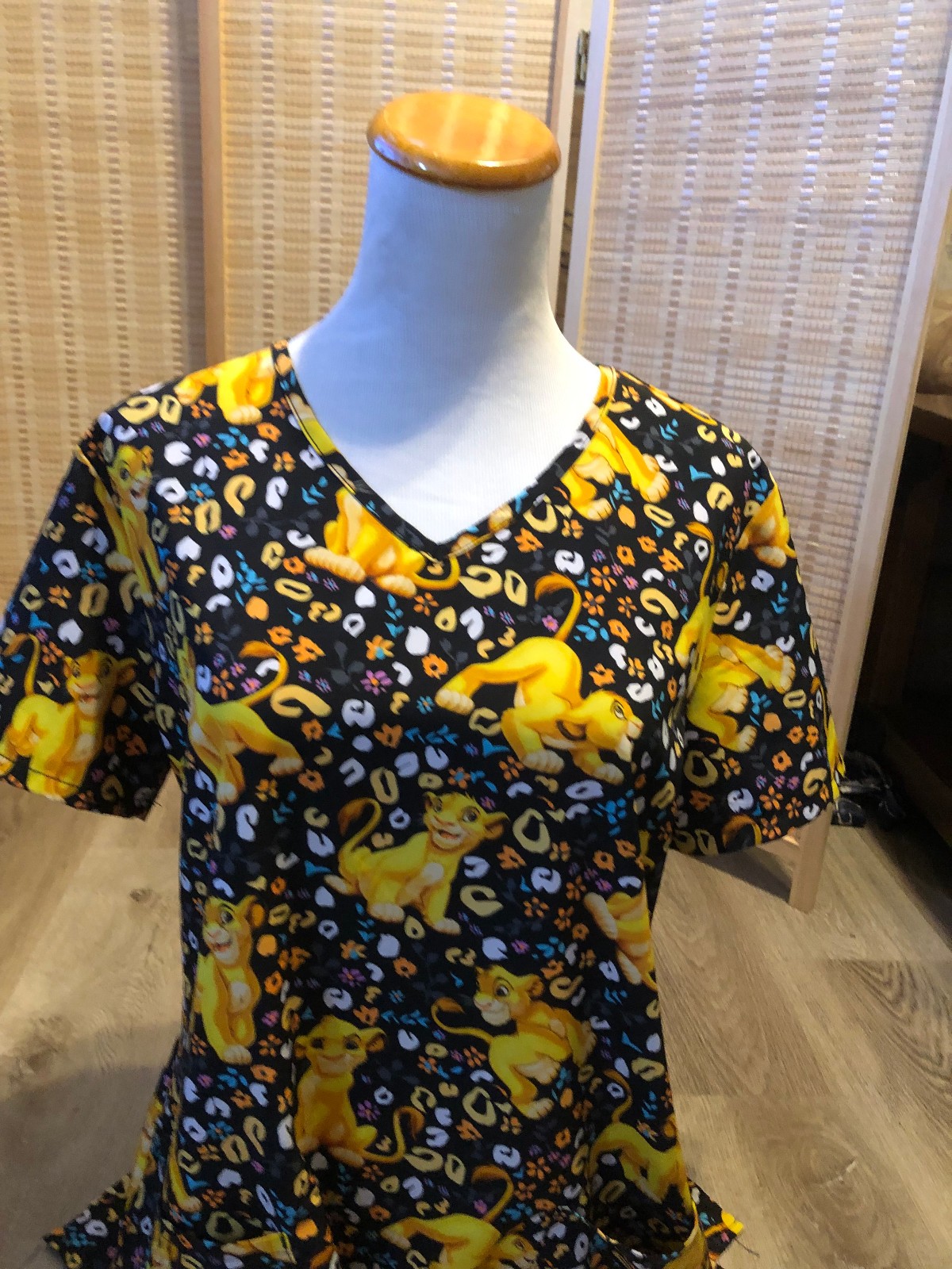 Disney The Lion King Simba Scrubs Scrub Top Polyester Large L (H875)