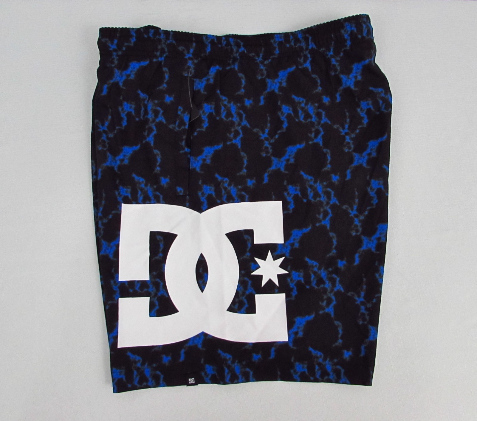 DC Shoes Kona Star Swim Trunks/Volley Shorts Flame Print Size Large NWT.