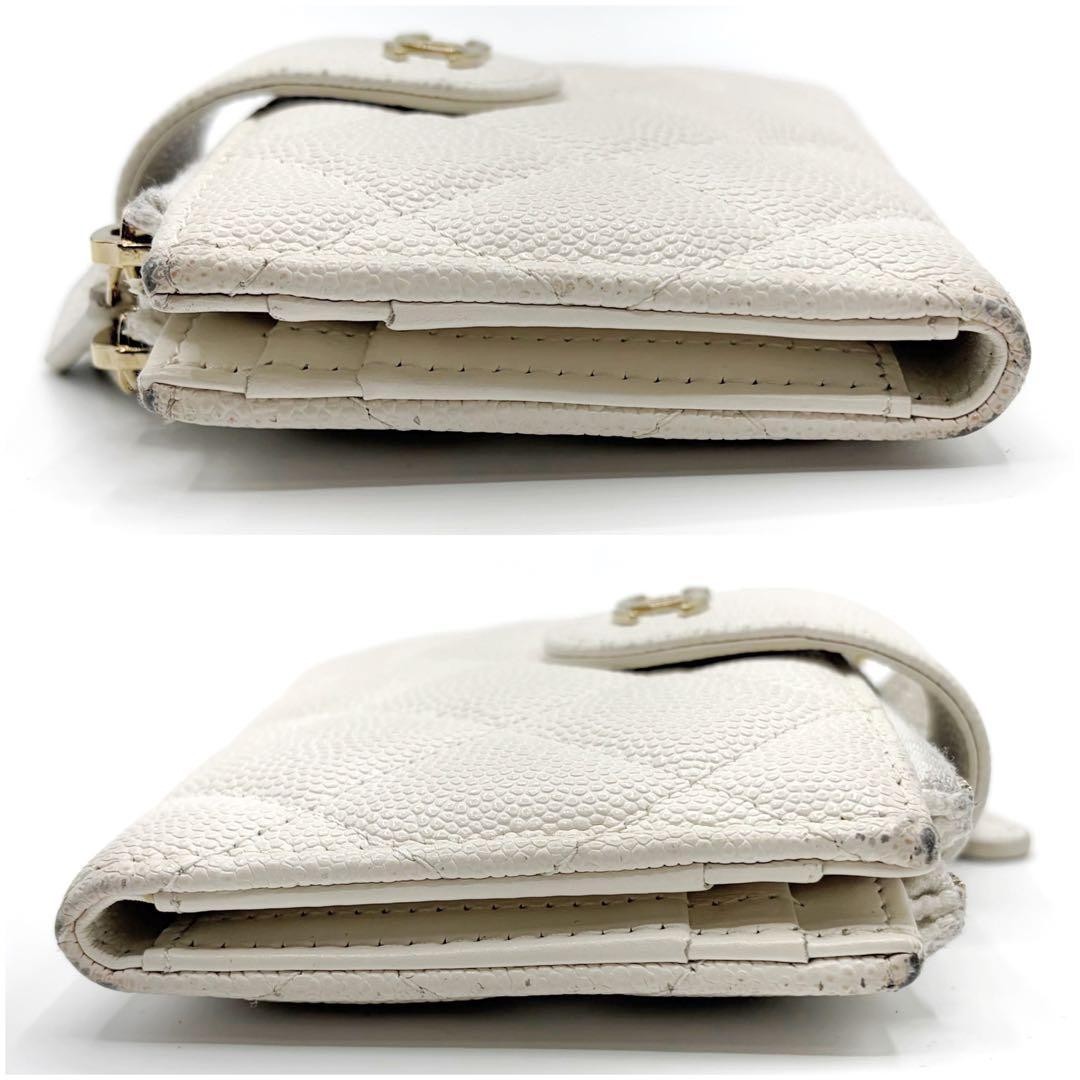 Excellent Condition Chanel Matelass Two Fold Fragment Case White
