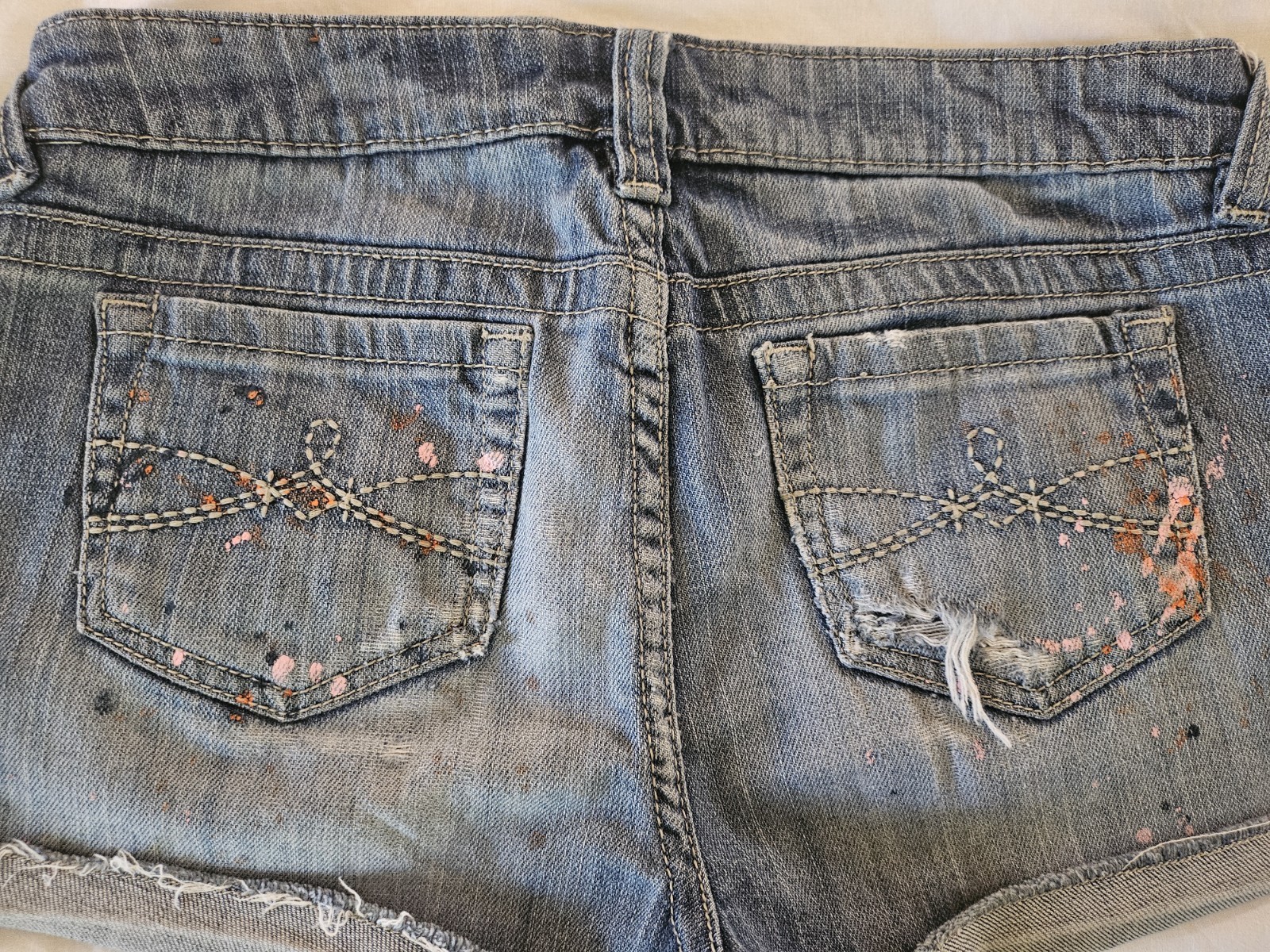 MUDD Low Rise Blue Denim Women’s Shorts with Orange Pink Paint-Splatter Size 5