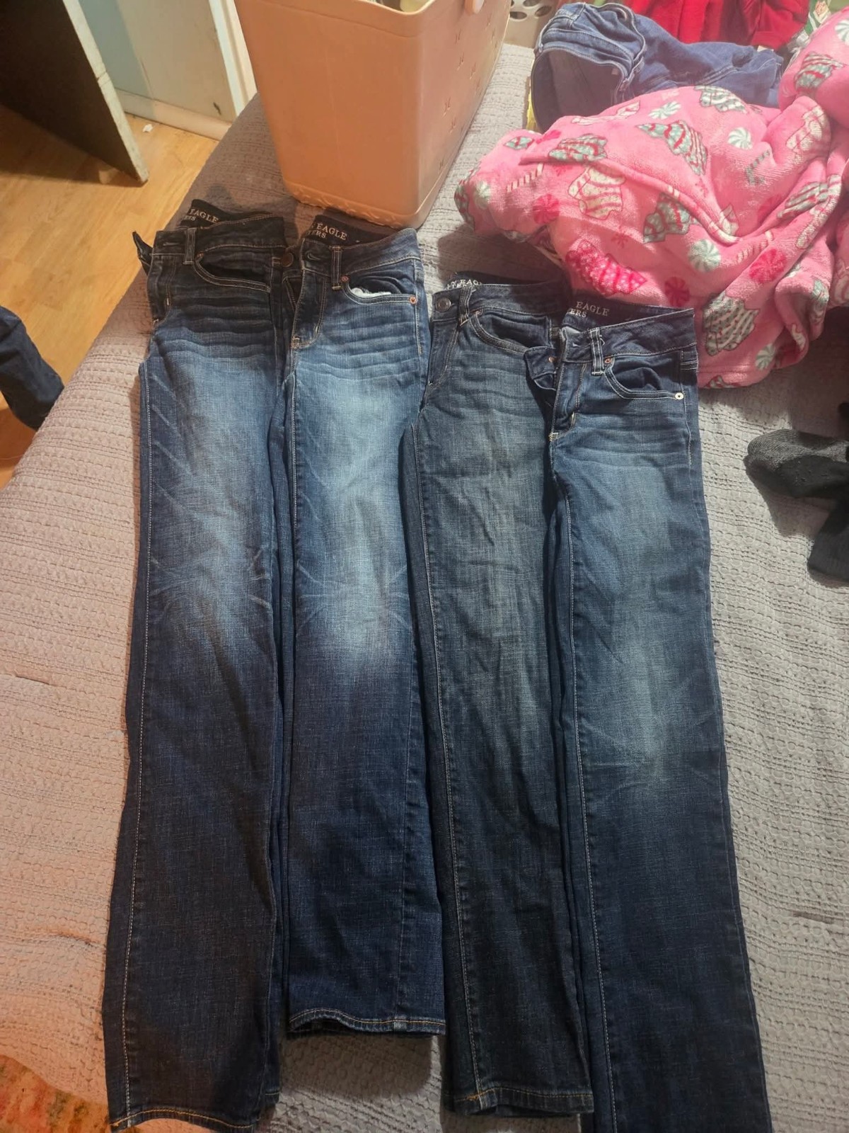 4 pairs of American Eagle jeans. 3 pairs 00 and 1 pair size 0