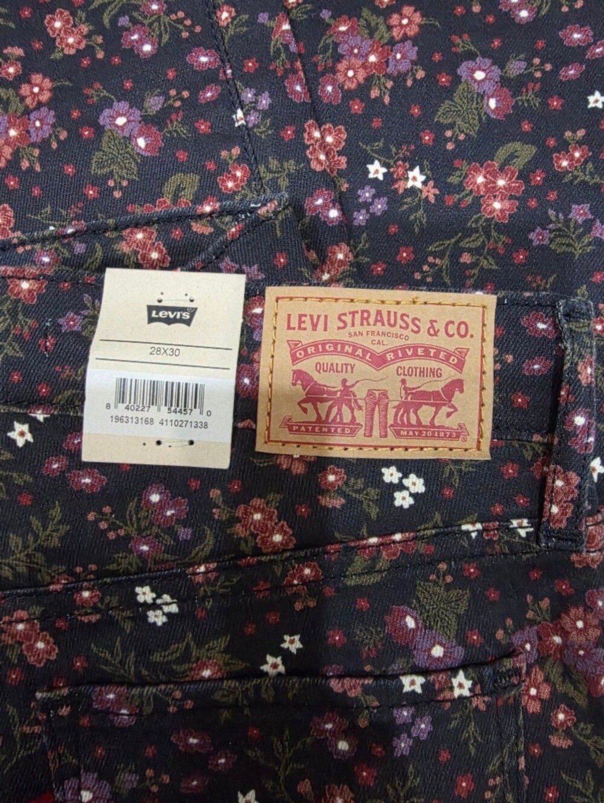 NWT Levi’s 314 Shaping Straight Floral Print Jeans 28×30 Mid Rise Hypersoft