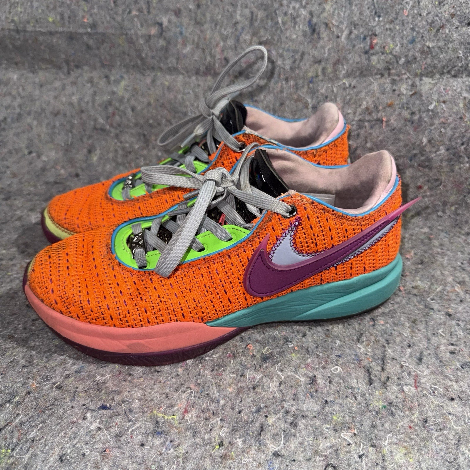Size 8 – Nike LeBron 20 Chosen 1