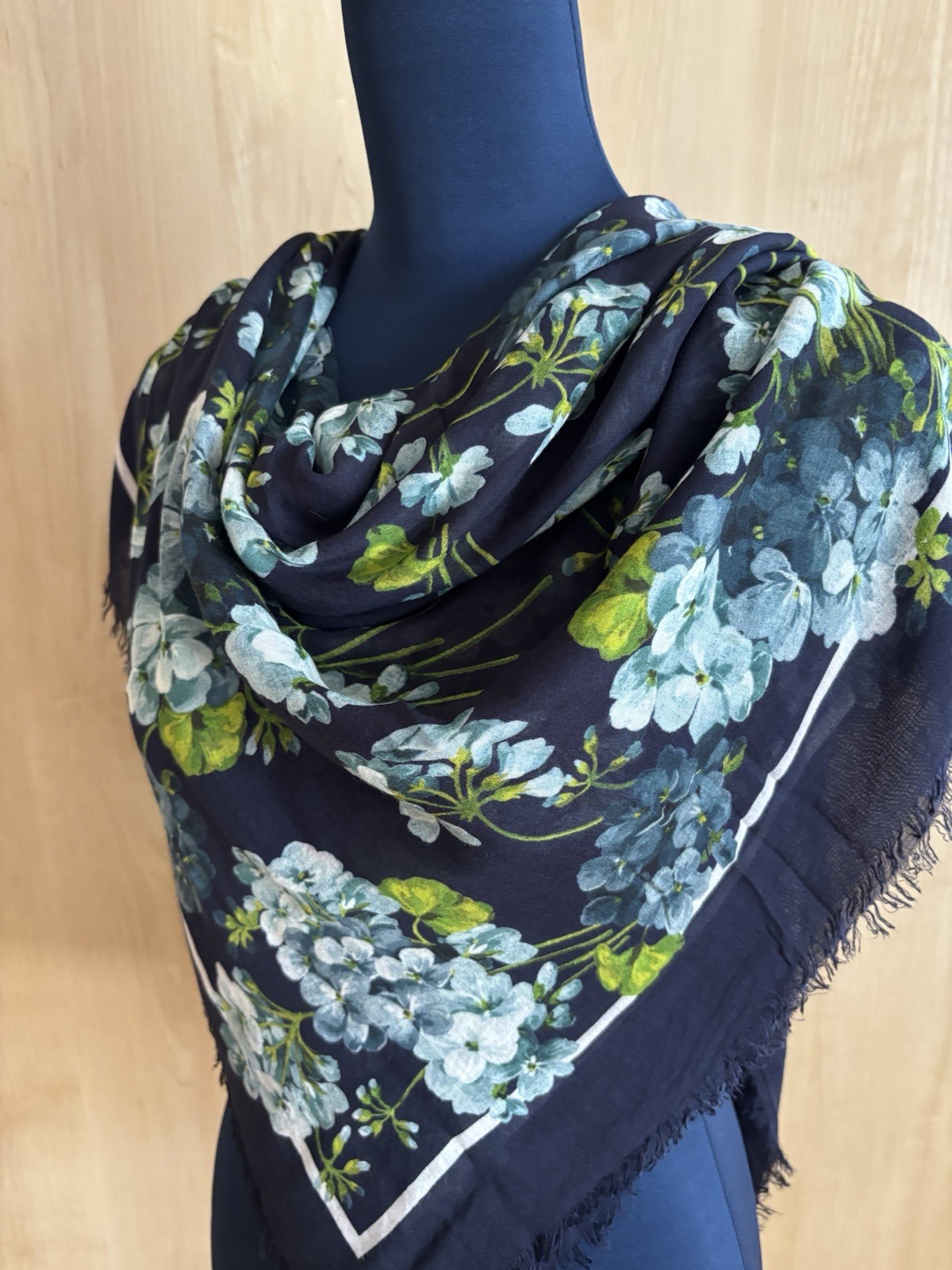 Gucci Blooms Scarf Shawl Floral 85％ Modal 15% Silk Navy 140cm Square Large