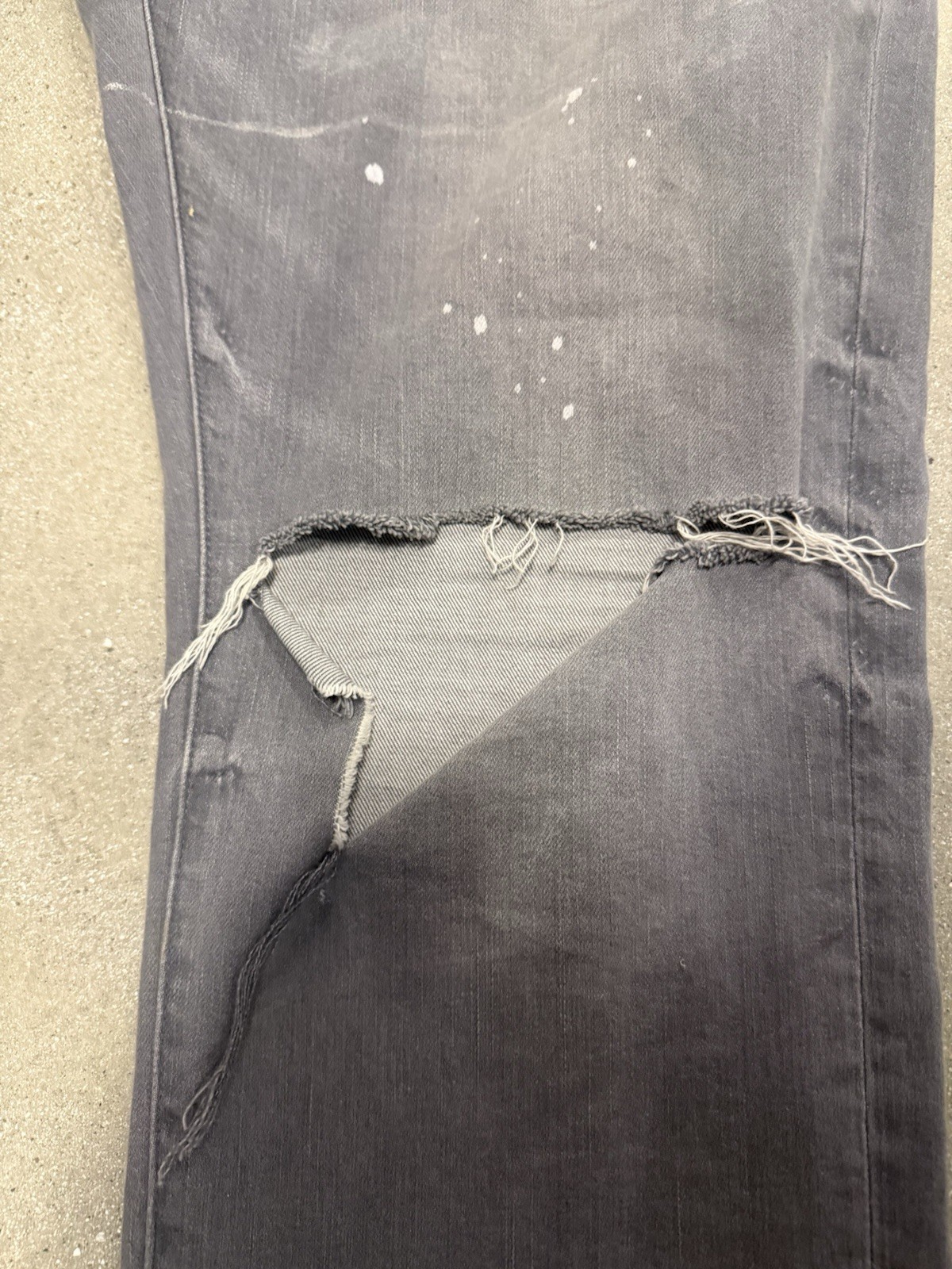 Purple Brand Men’s Gray Distressed Slim Jeans Dark Wash 5-Pocket Button