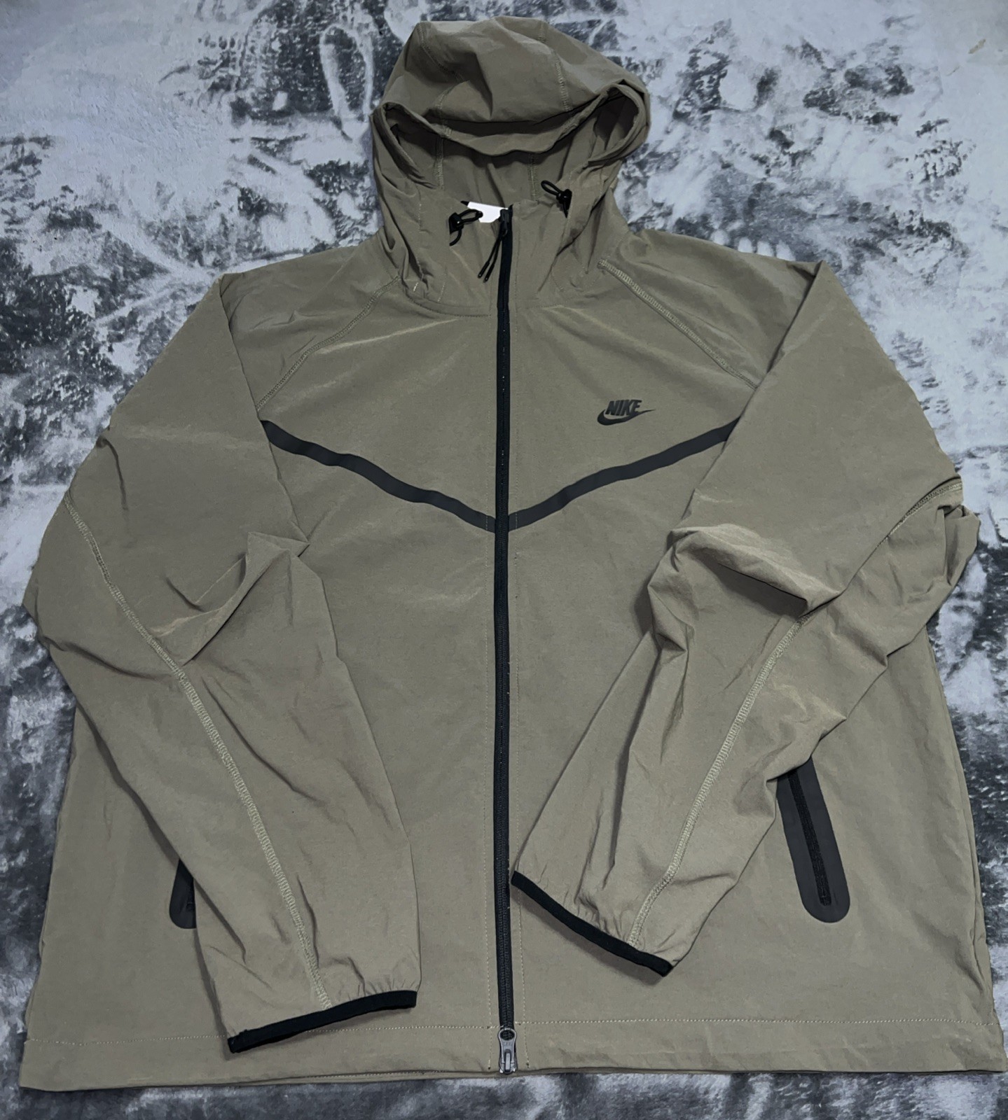 LARGE Nike Tech Men’s Woven Jacket (Medium Olive/Medium Olive/Black)