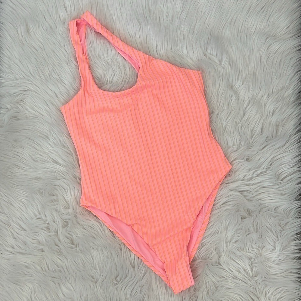 NWT L*SPACE Two Tone Ribbed Phoebe One Piece Swimsuit Beach Vacation Summer