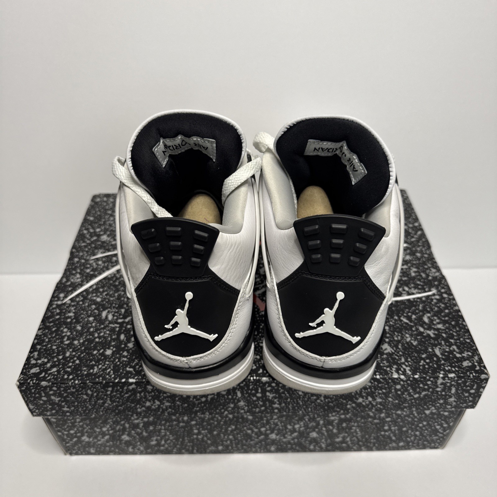 Air Jordan 4 Retro Military Black Size 9 Men’s Pre Owned Excellent Condition