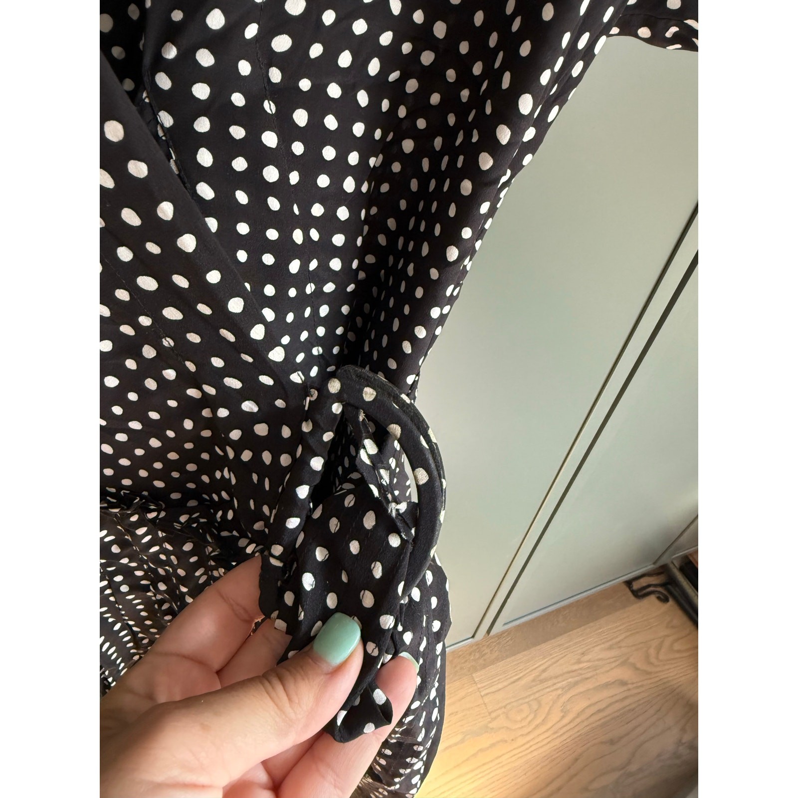 DVF DIANE VON FURSTENBURG sz 8 silk black white polka dot wrap dess EUC