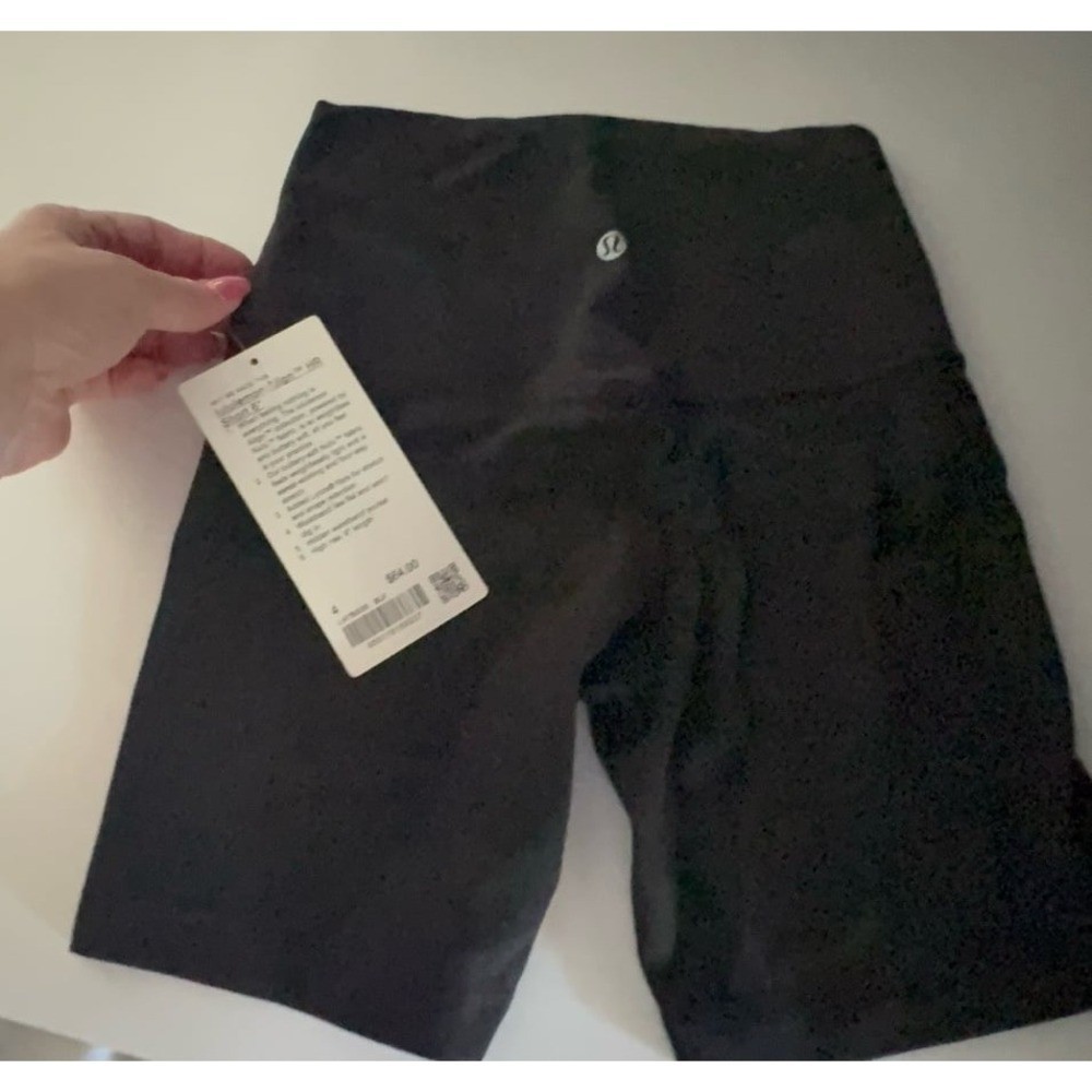 NEW women’s size 4 Lululemon Align High-Rise black biker shorts. 6 inches.