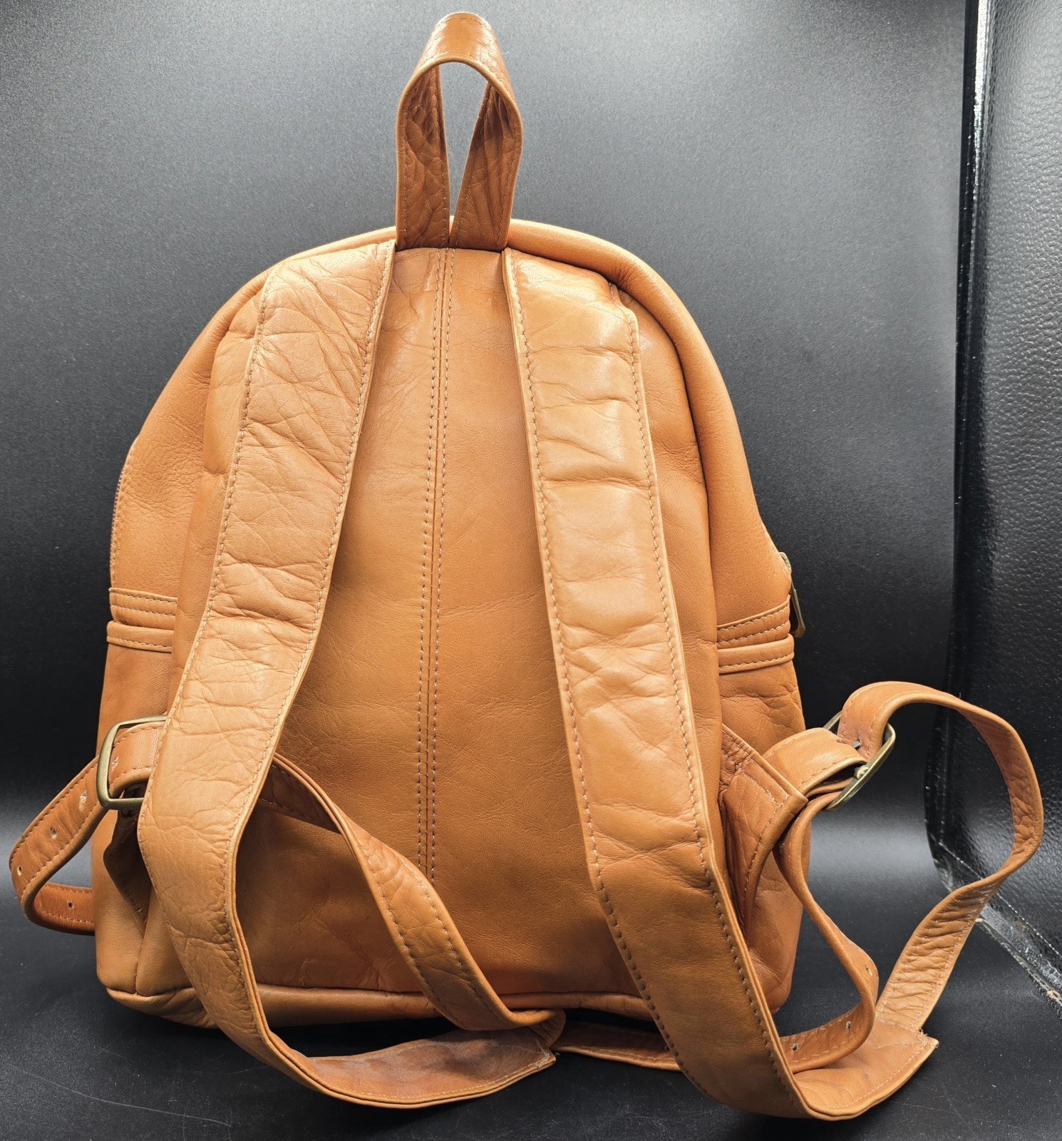 Le Donne Leather U-Zip Genuine Leather Sling Backpack Adjustable Strap Saddle