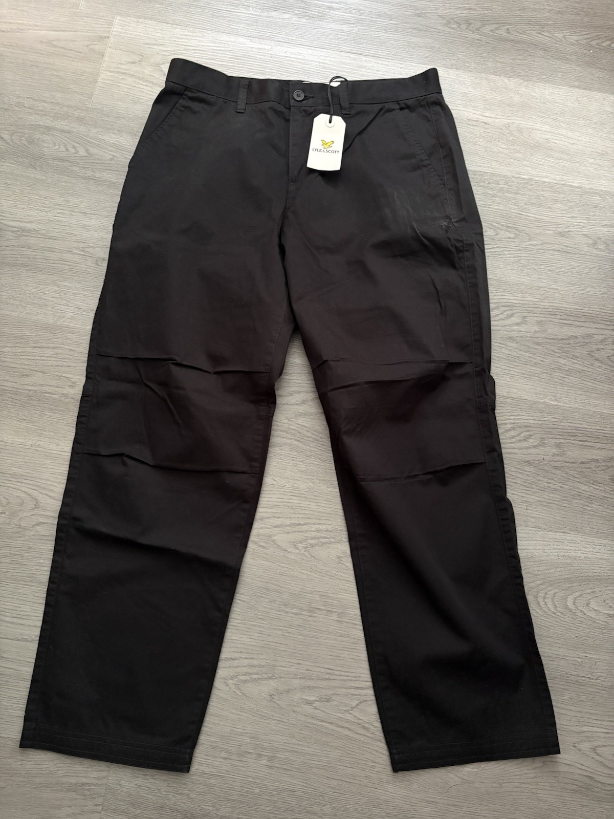 Lyle & Scott Men’s Black Relaxed Articulated Cargo Style Trousers W34 L30 BNWT