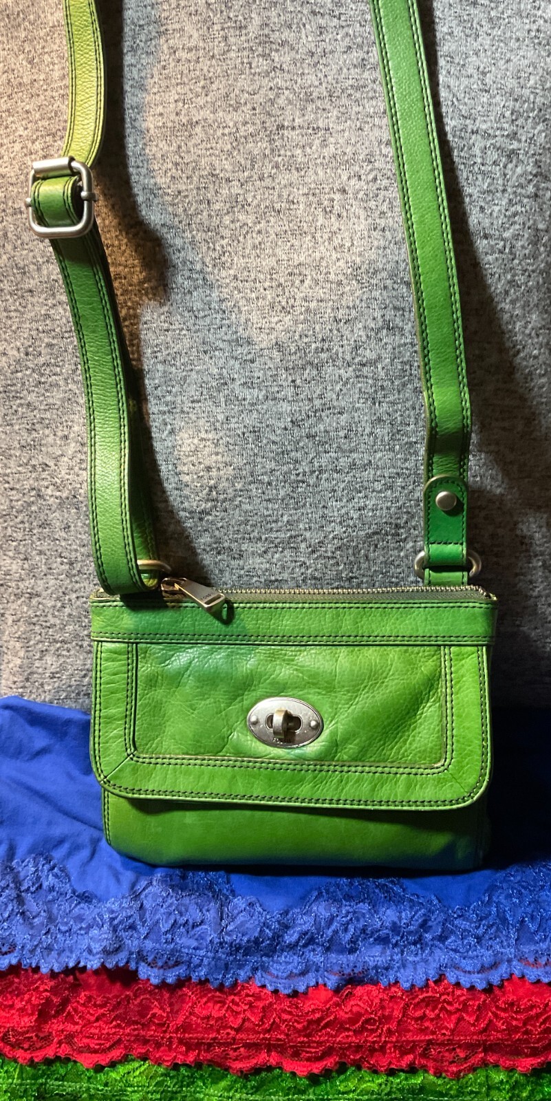 Fossil Marlowe Kelly Green Pebble Leather Credit Card Turn Lock Zip Crossbody