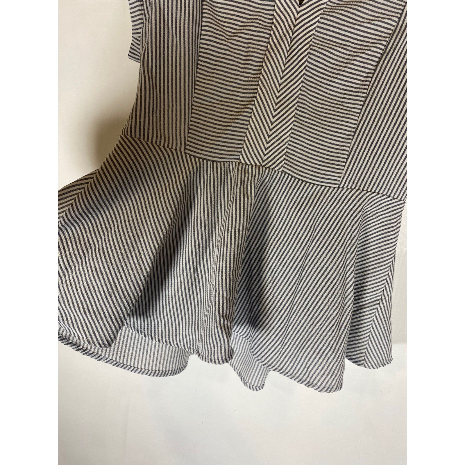 Striped Peplum Blouse V Neck Cuffed Sleeve Gray White Stretch Top Medium